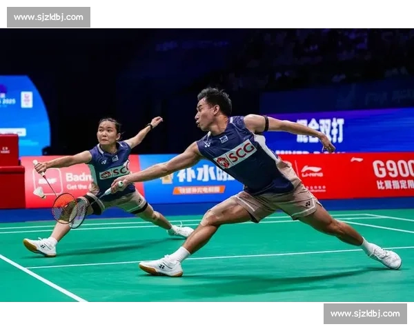 激烈对决与技巧较量交织的羽毛球赛精彩瞬间展现 激烈对决与技巧较量交织的羽毛球赛精彩瞬间展现